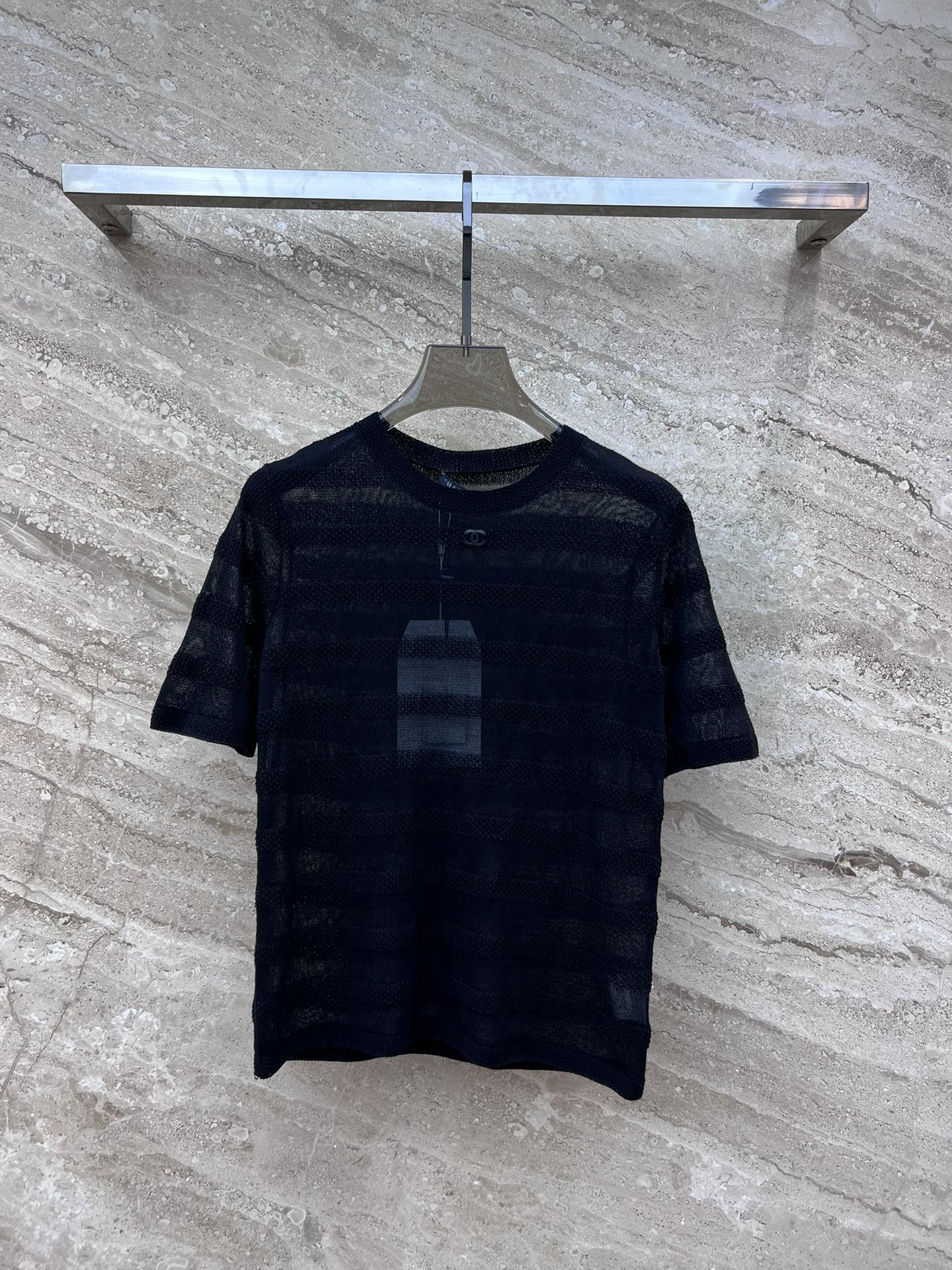 小香家-2403 雙C金屬logo裝飾條紋提花網紗短袖上衣 黑色