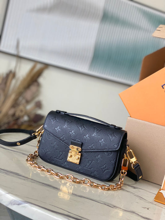 M46595 路L家-Pochette Métis East West 黑色