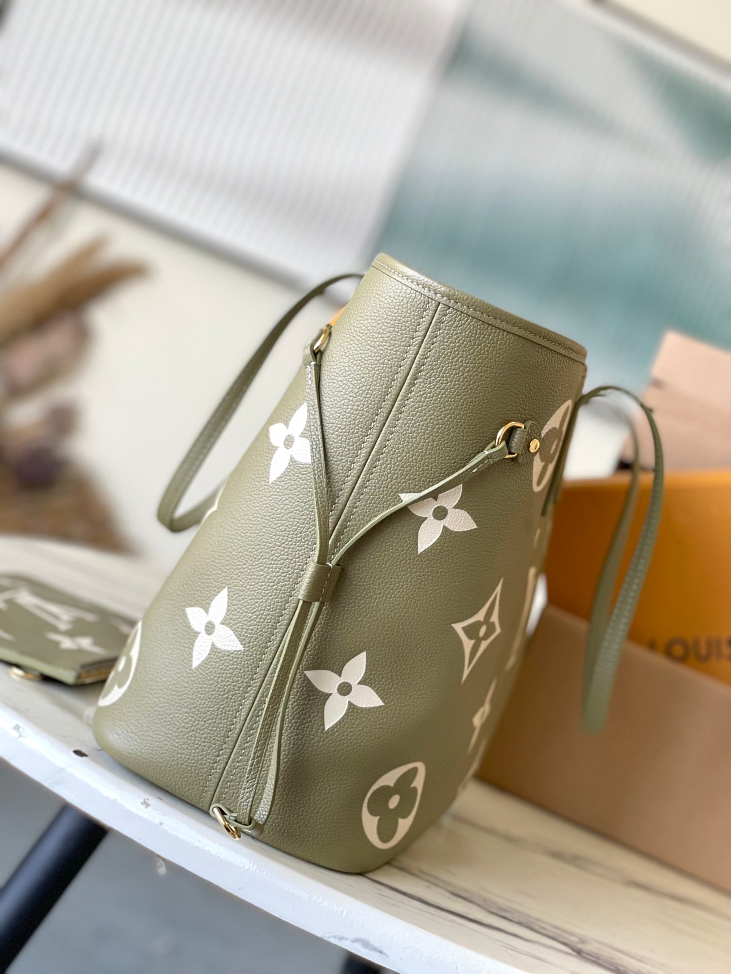 M46649 路L家-Neverfull MM 手提包 牛油果綠