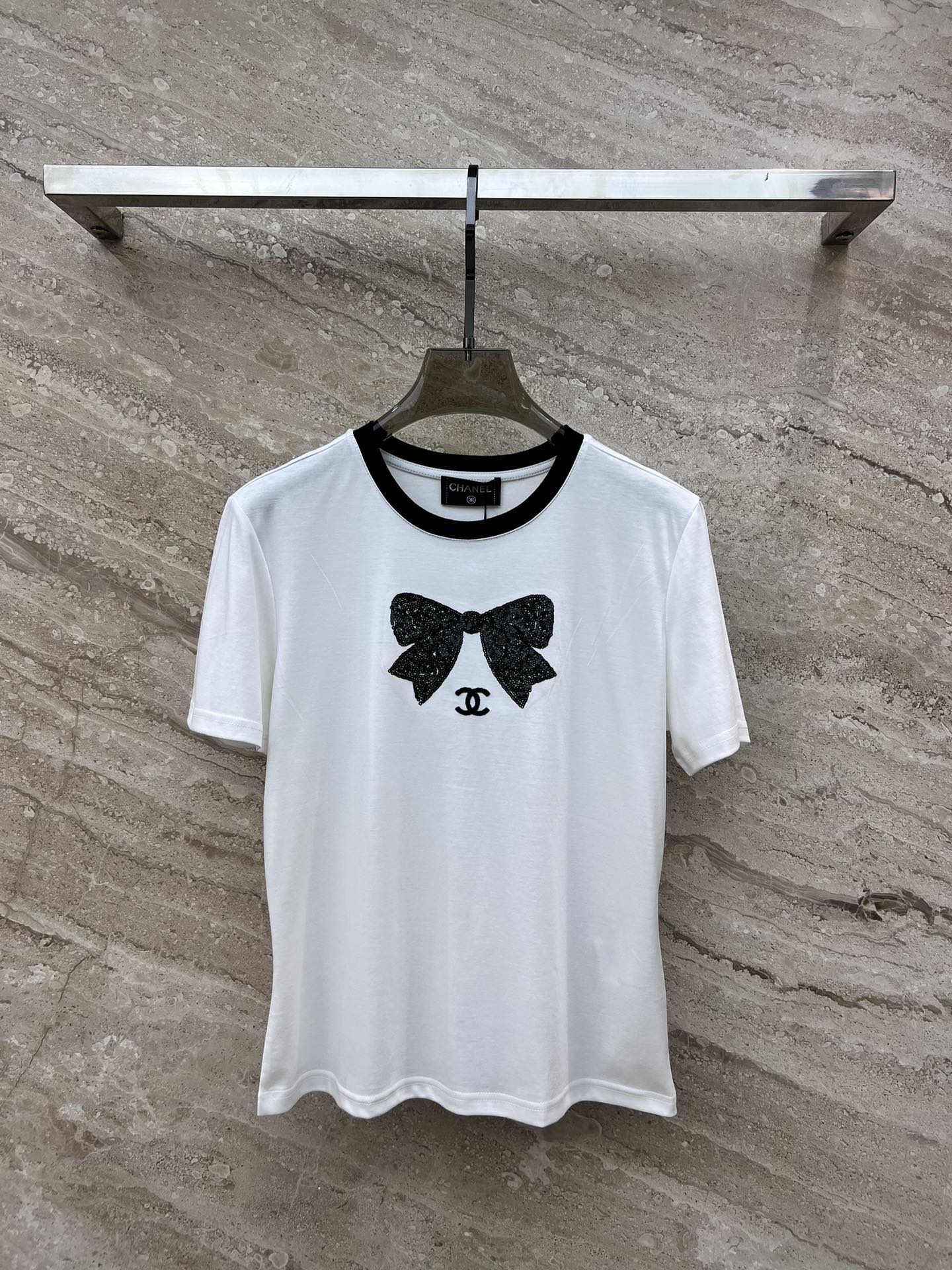 小香家-2403 亮片蝴蝶結刺繡短袖TEE