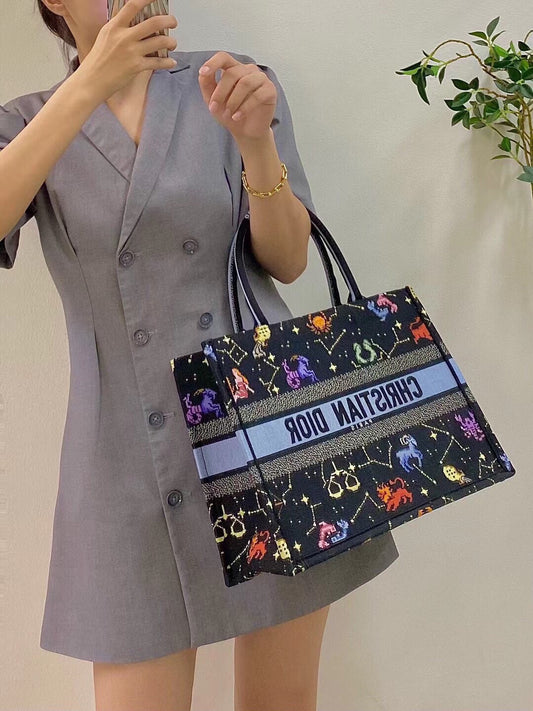 迪D家-BookTote 刺繡手袋 黑色圖案 37x30x16cm