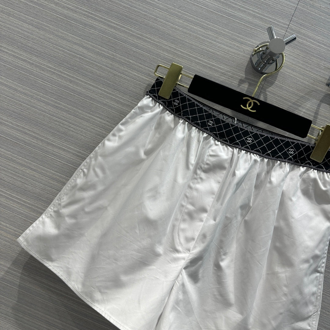 小香家-2403 早春新品coco雙C織帶腰白色小熱褲