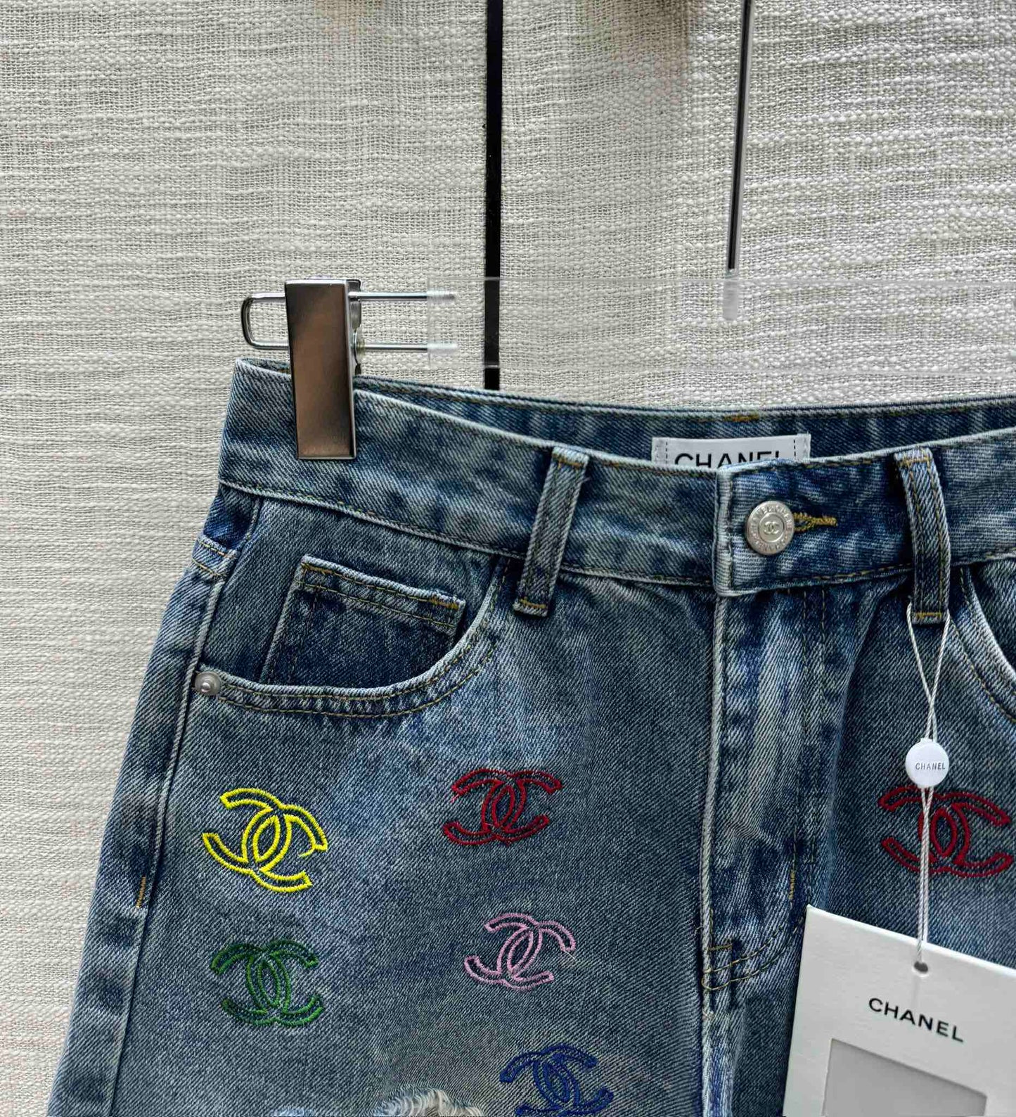 小香家-2403 刺繡logo破洞直筒牛仔短褲