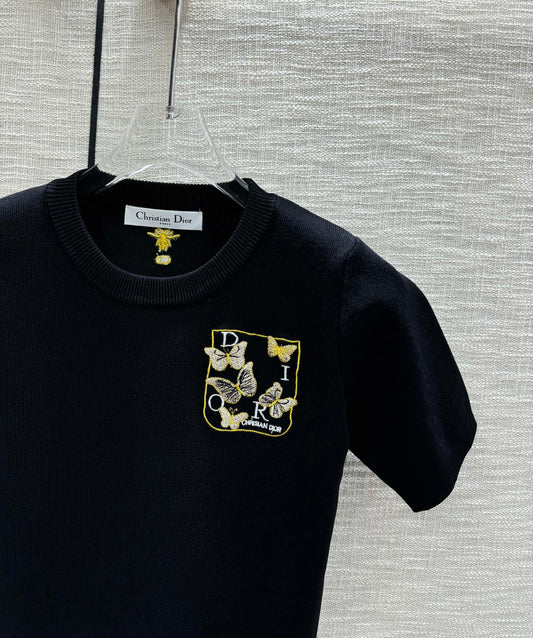 迪D家-2403 刺繡蝴蝶圓領針織短袖 黑色