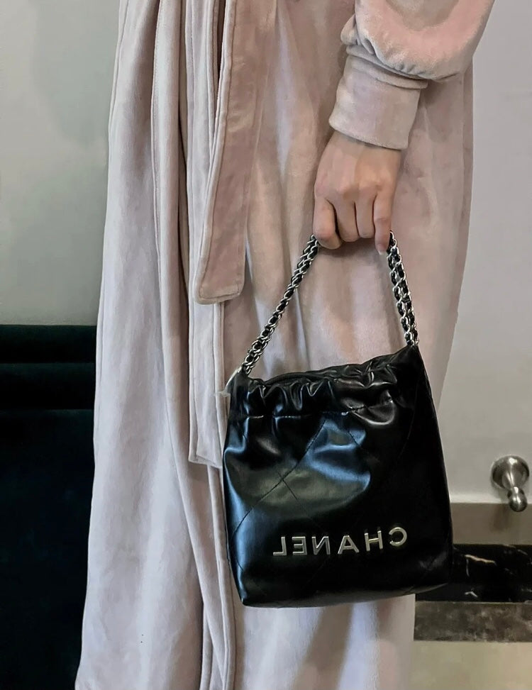 小香家-2023春夏新款 22BAG Mini 黑銀色 上身圖