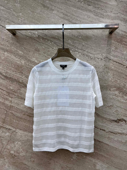 小香家-2403 雙C金屬logo裝飾條紋提花網紗短袖上衣 白色