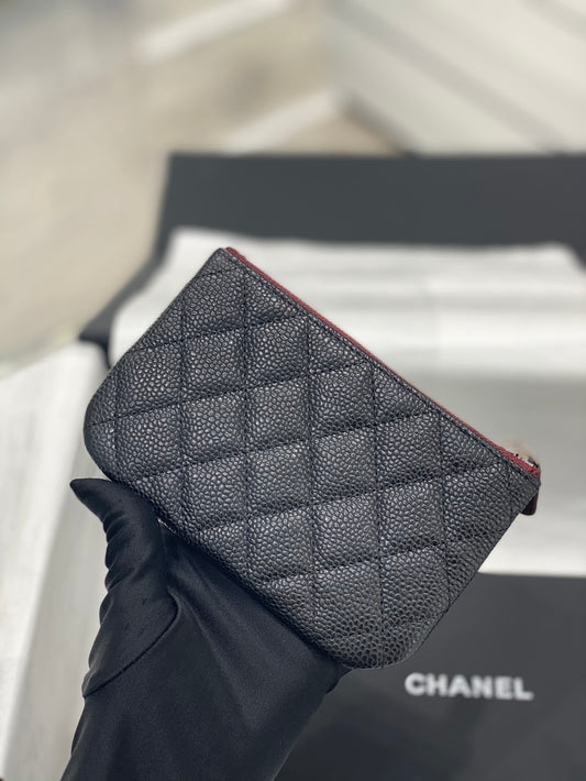 熱銷款 小香家-19系列 經典皮革拉鍊零錢包 黑色銀扣
