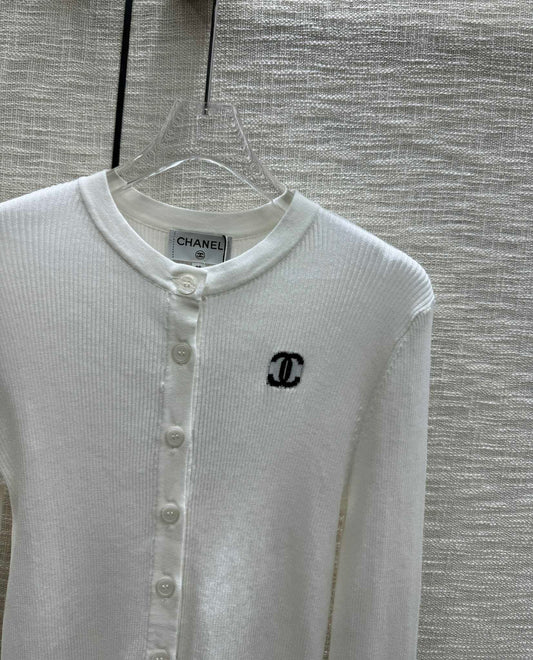 小香家-2403 撞色logo針織圓領開襟衫 白色