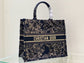 迪D家 Book Tote 刺繡天鵝絨和金屬光澤線 大號41.5cm
