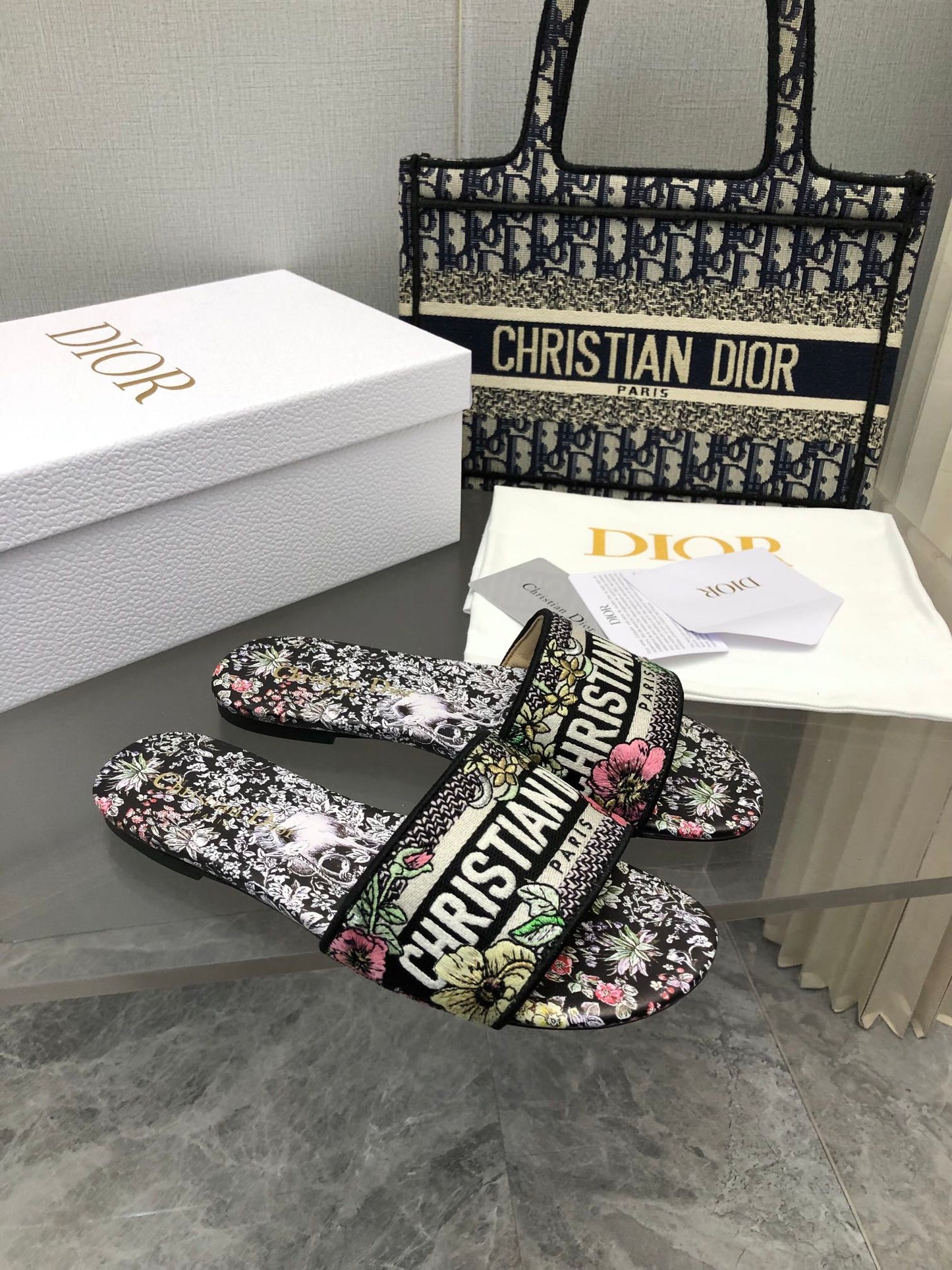 迪D家-2024花刺繡 拖鞋 黑色