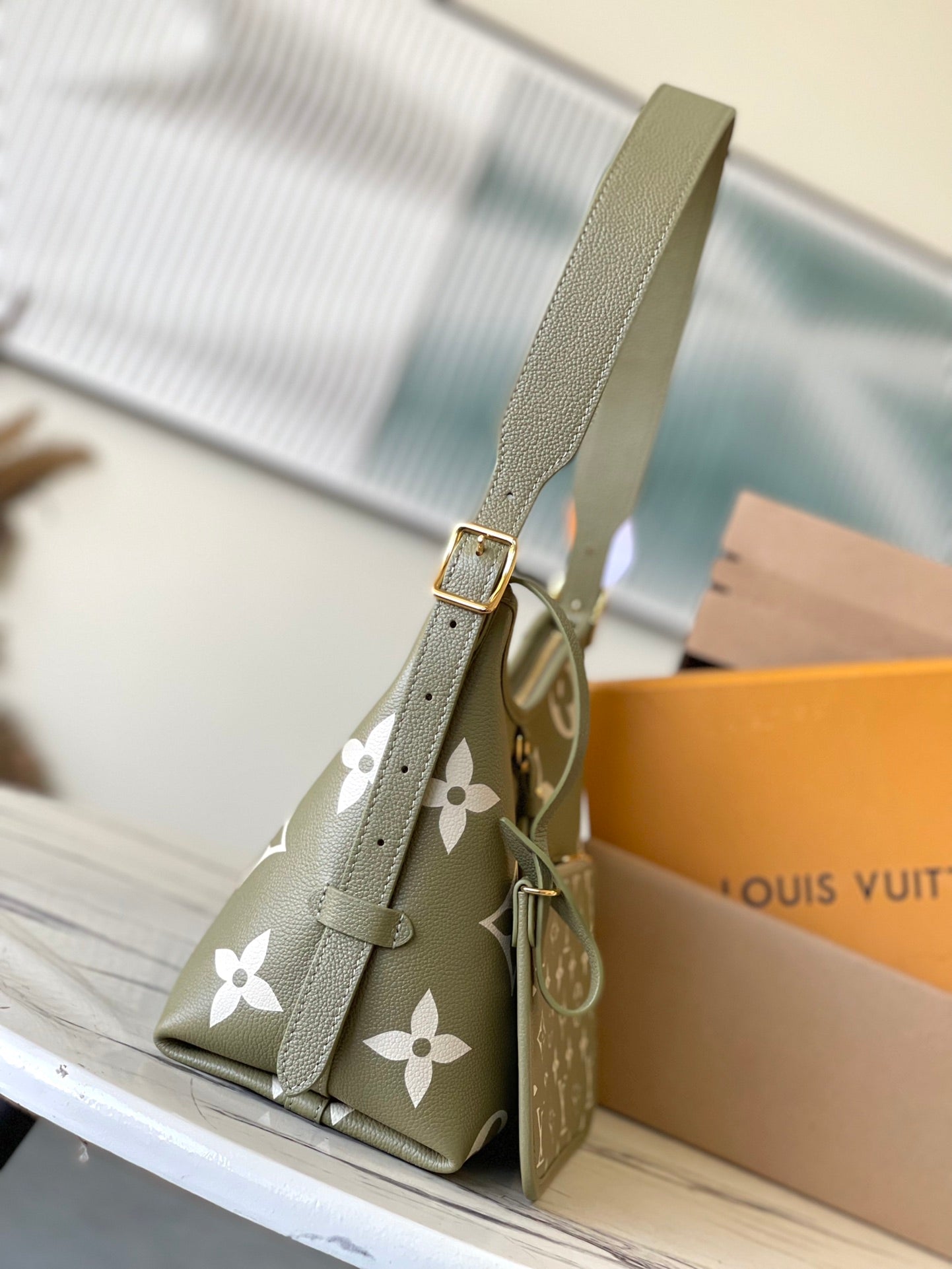 M46672 路L家-Carryall 托特包 牛油果綠