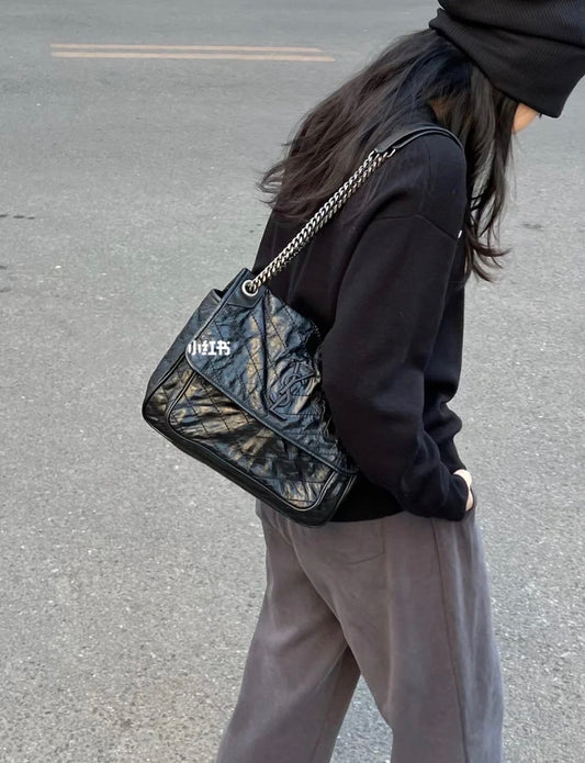熱銷款 聖Y羅-Niki 28cm 牛皮 黑色古銀鏈 上身圖