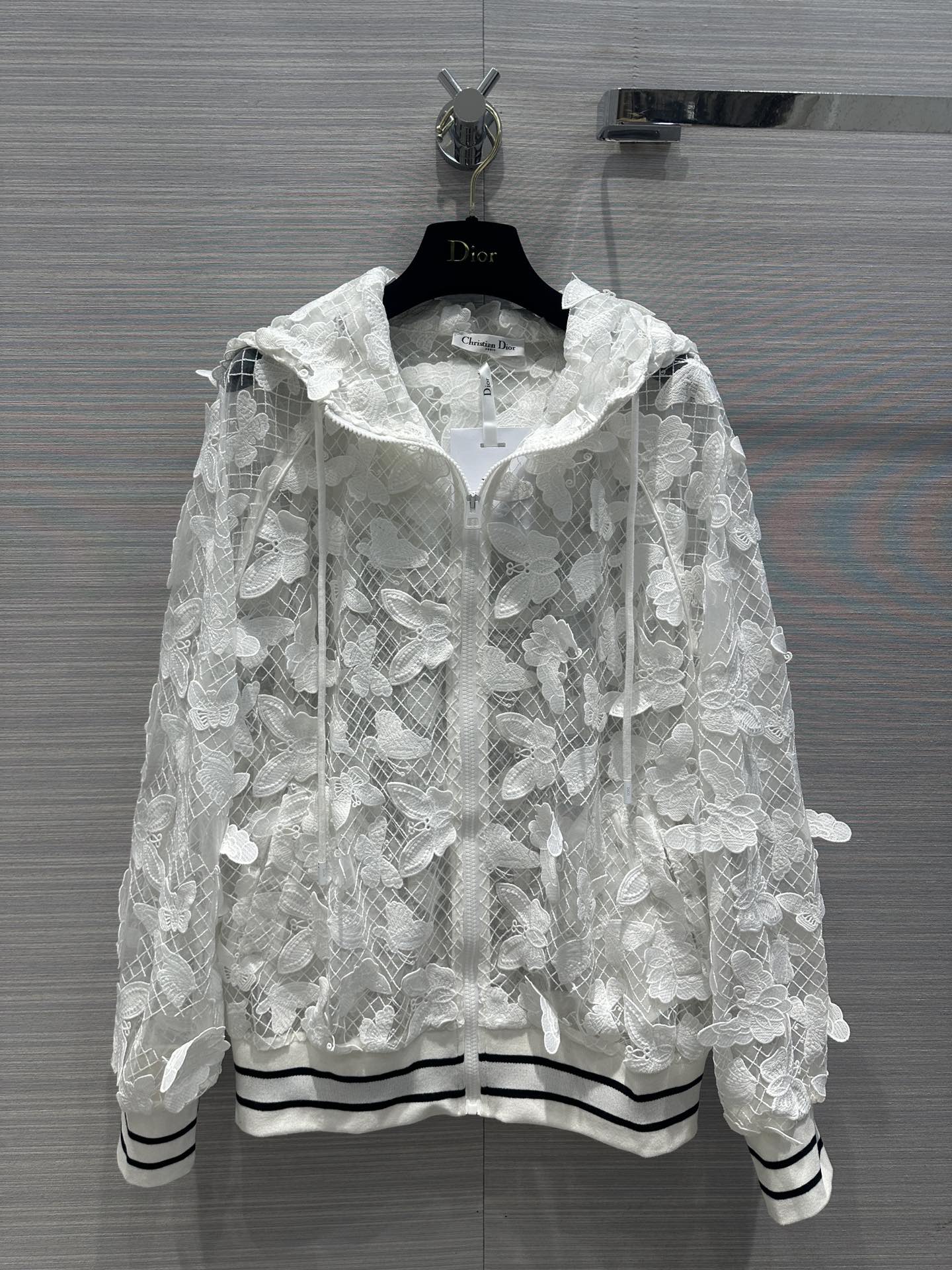 迪D家-2403 24早春度假新品蝴蝶花連帽夾克套裝 白色