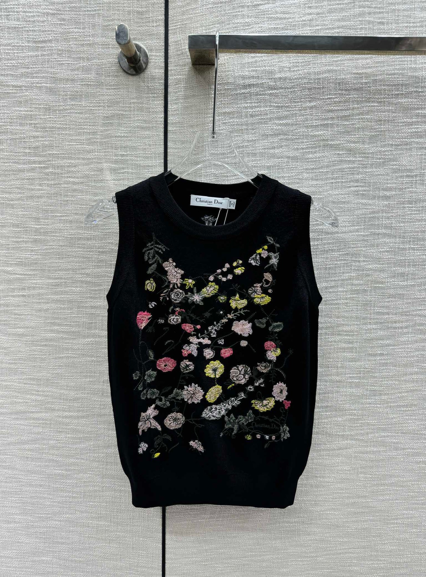 迪D家-2403 24早春最新花卉系列重工刺繡花朵針織背心 黑色