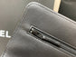 小香家-Chanel 19經典Logo菱格粒紋Woc手拿包/斜背包 黑色