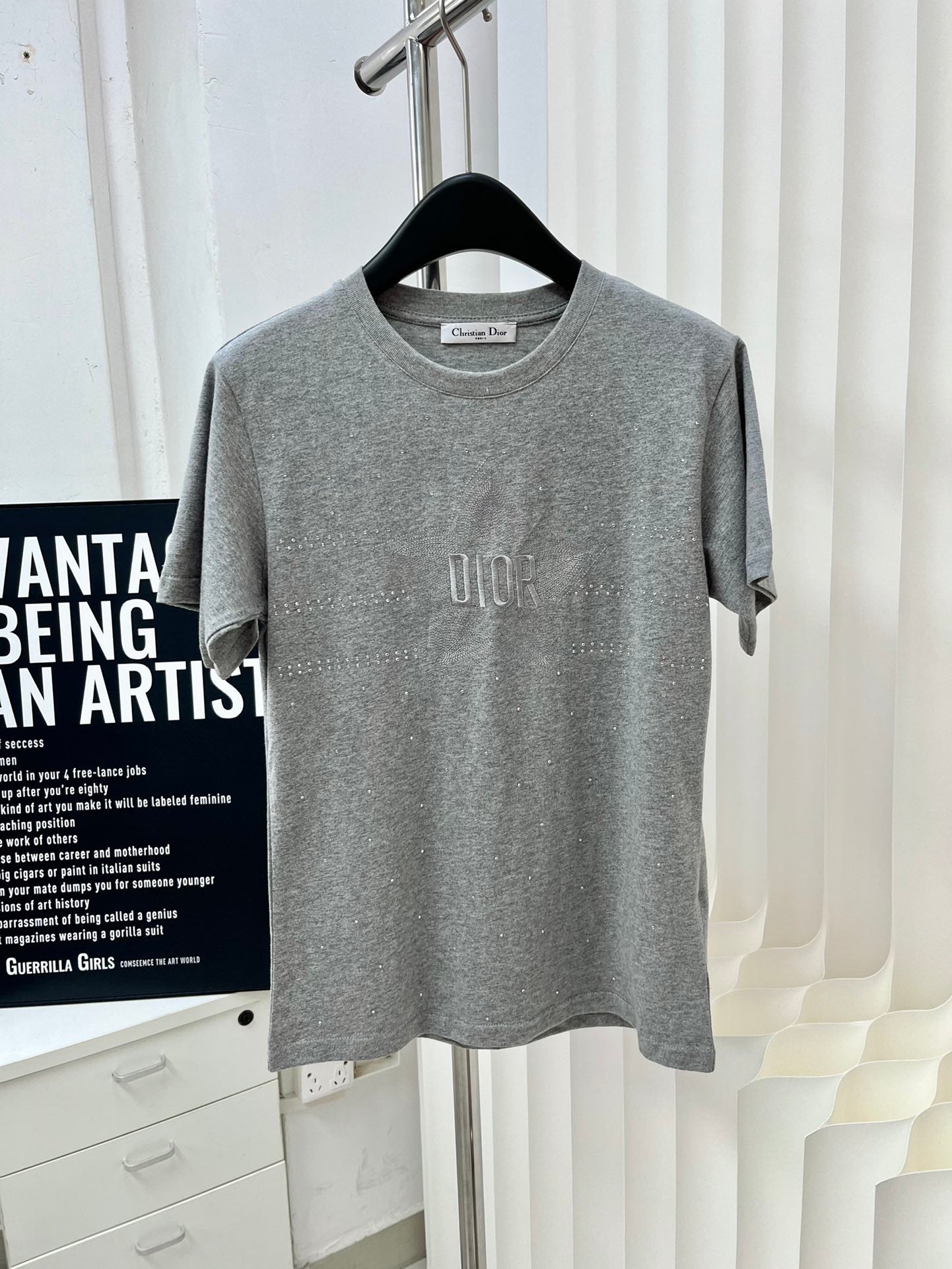迪D家-2403 重工刺繡燙鑽TEE 灰色