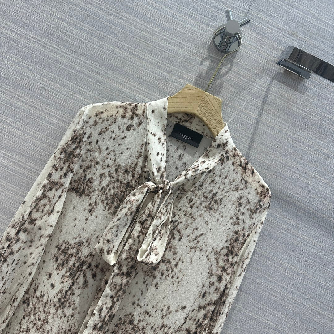 紀G家-2403 24春夏新品浪漫度假風格調雪豹紋印花絲質襯衫