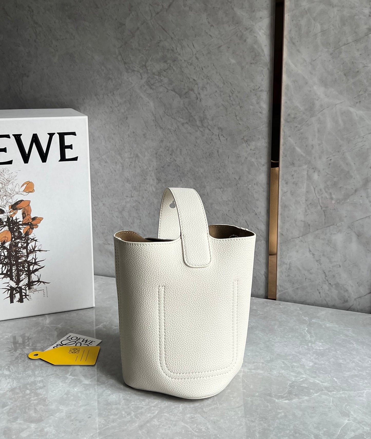 羅L威-Pebble Bucket迷你水桶包 象牙白