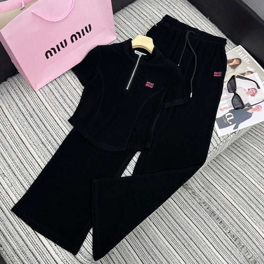 穆M家-2404 24年春夏系列 Miu新款立領墊肩修身套裝 黑色