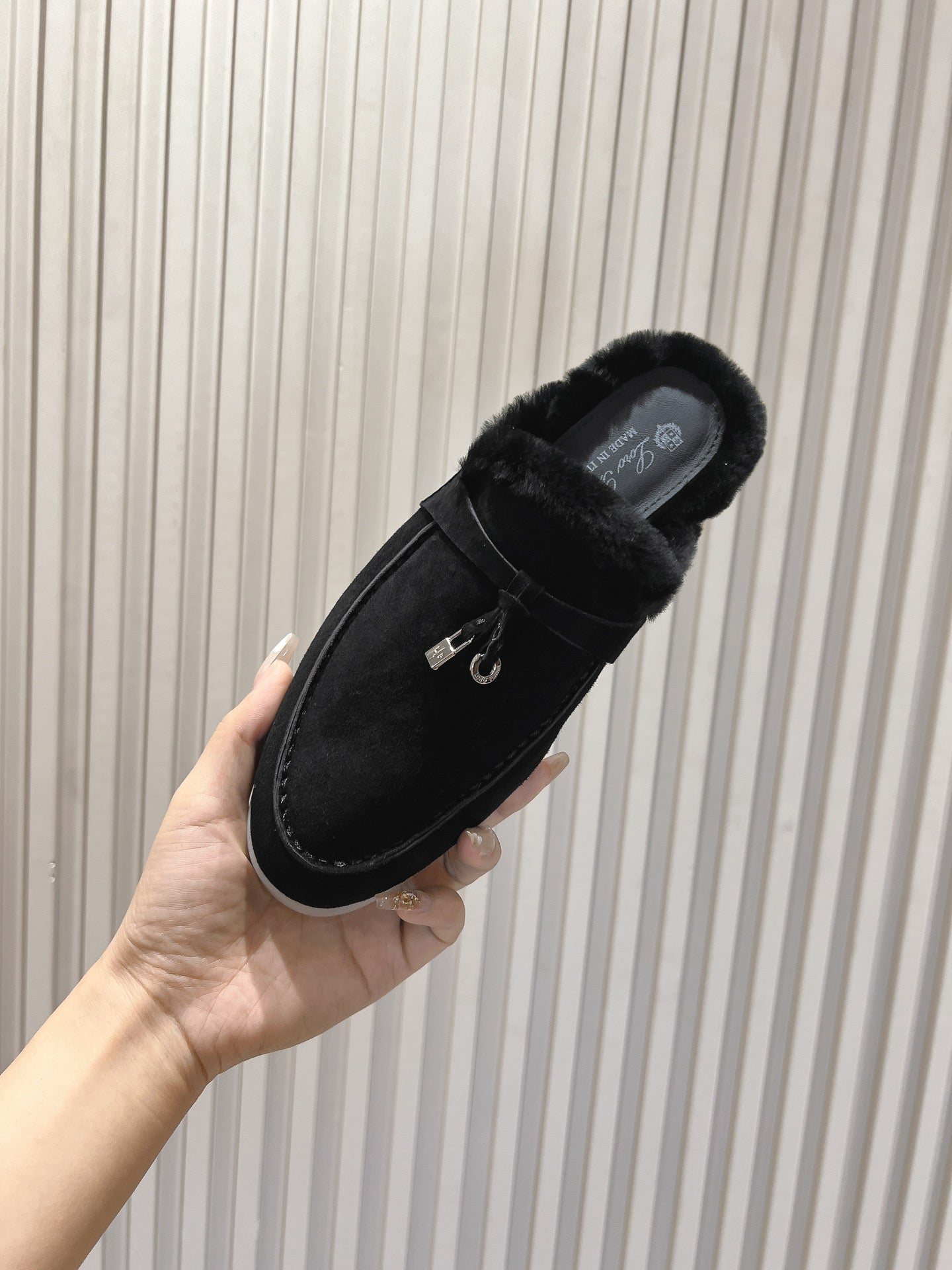 L-Piana-2024 樂福拖鞋 黑色