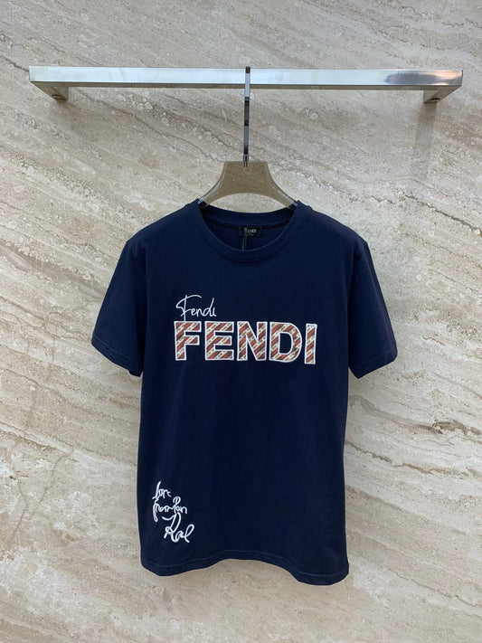芬F家-2403 24SS春夏新款Logo刺繡圓領短袖TEE 藍色