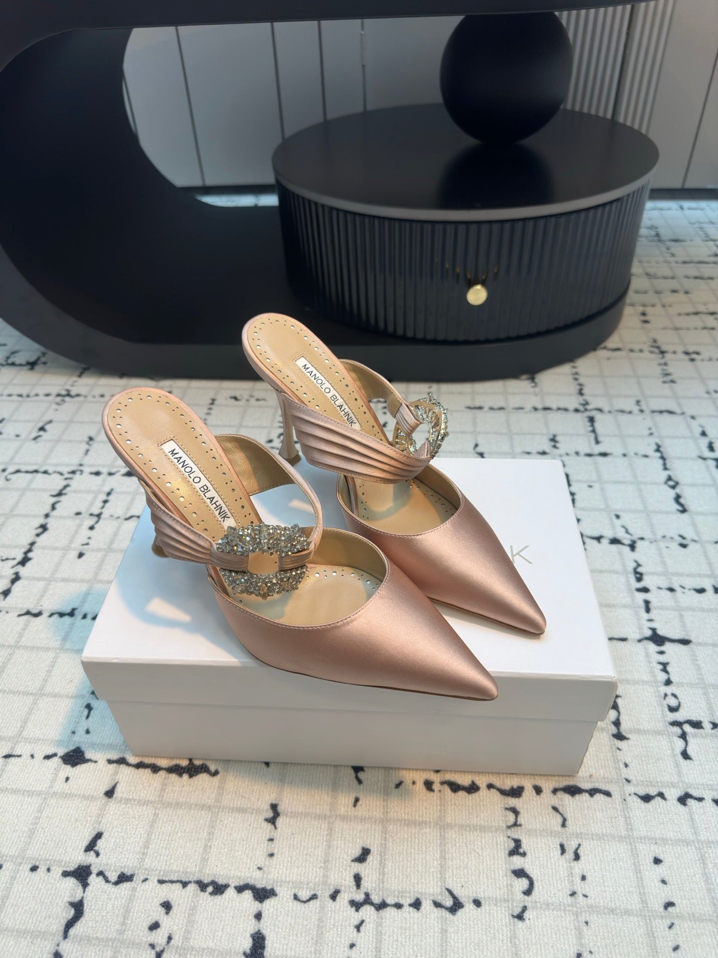 Manolo Blahnik-2024 尖頭高跟鞋 杏色
