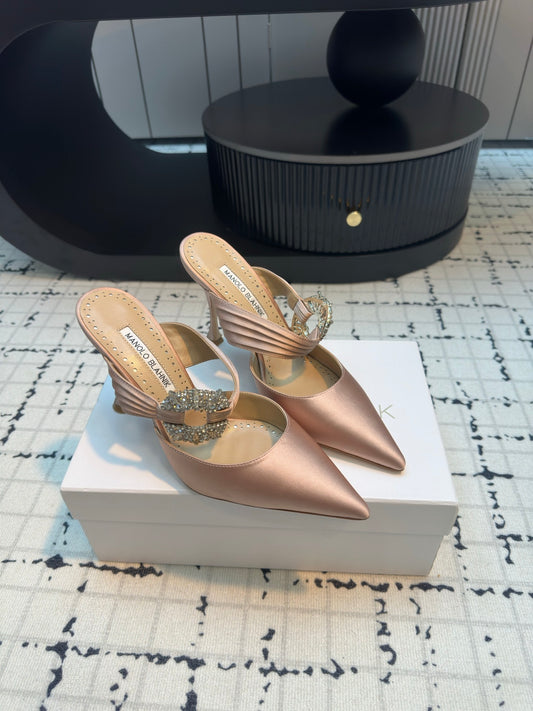 Manolo Blahnik-2024 尖頭高跟鞋 杏色