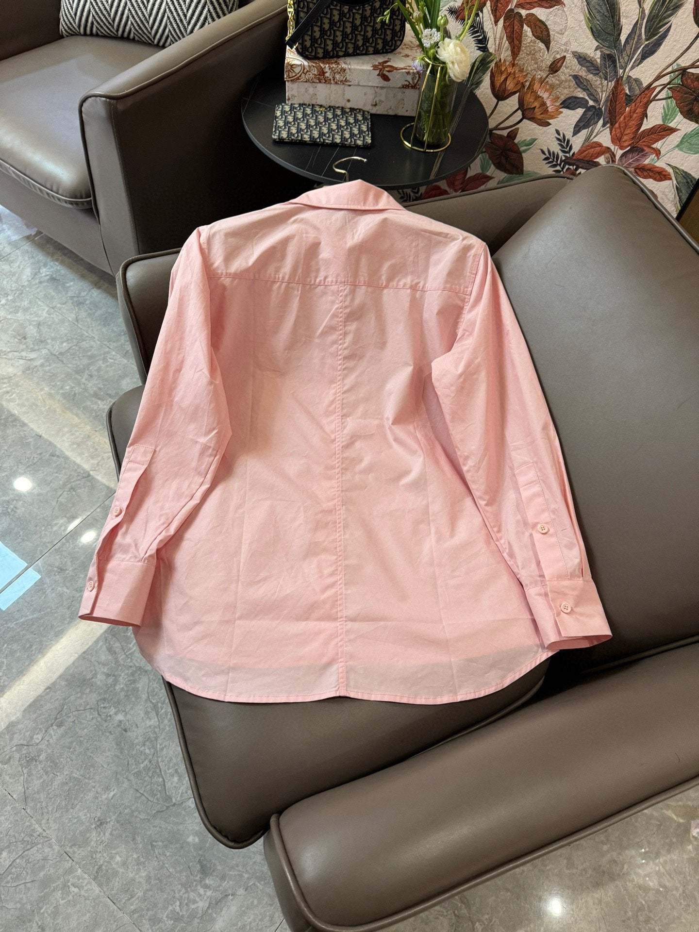 迪D家-2403 24SS小蜜蜂繡花棉料長袖襯衫 粉色