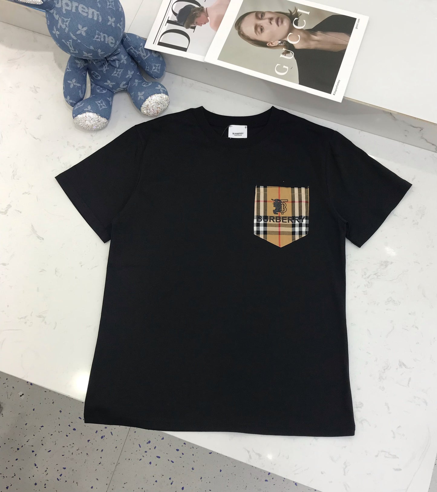 巴B家-2403 格子口袋戰馬圓領短袖TEE 黑白兩色