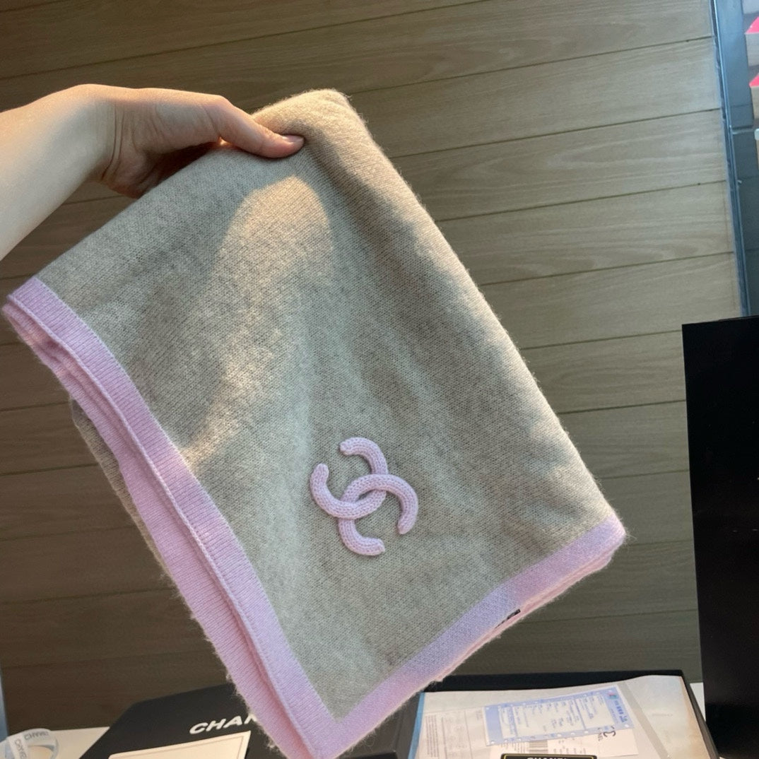 小香家-2024素色經典LOGO圍巾 棕色