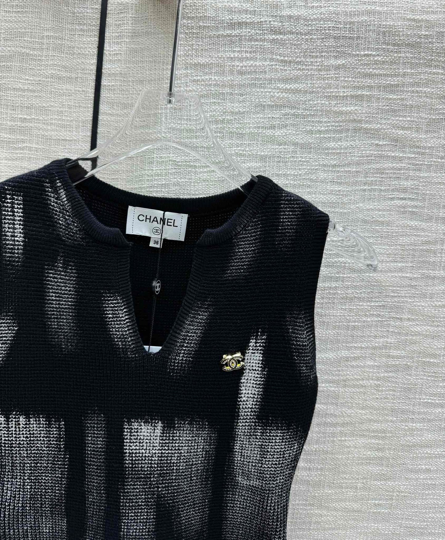 小香家-2403 塗鴉V領針織背心 黑色