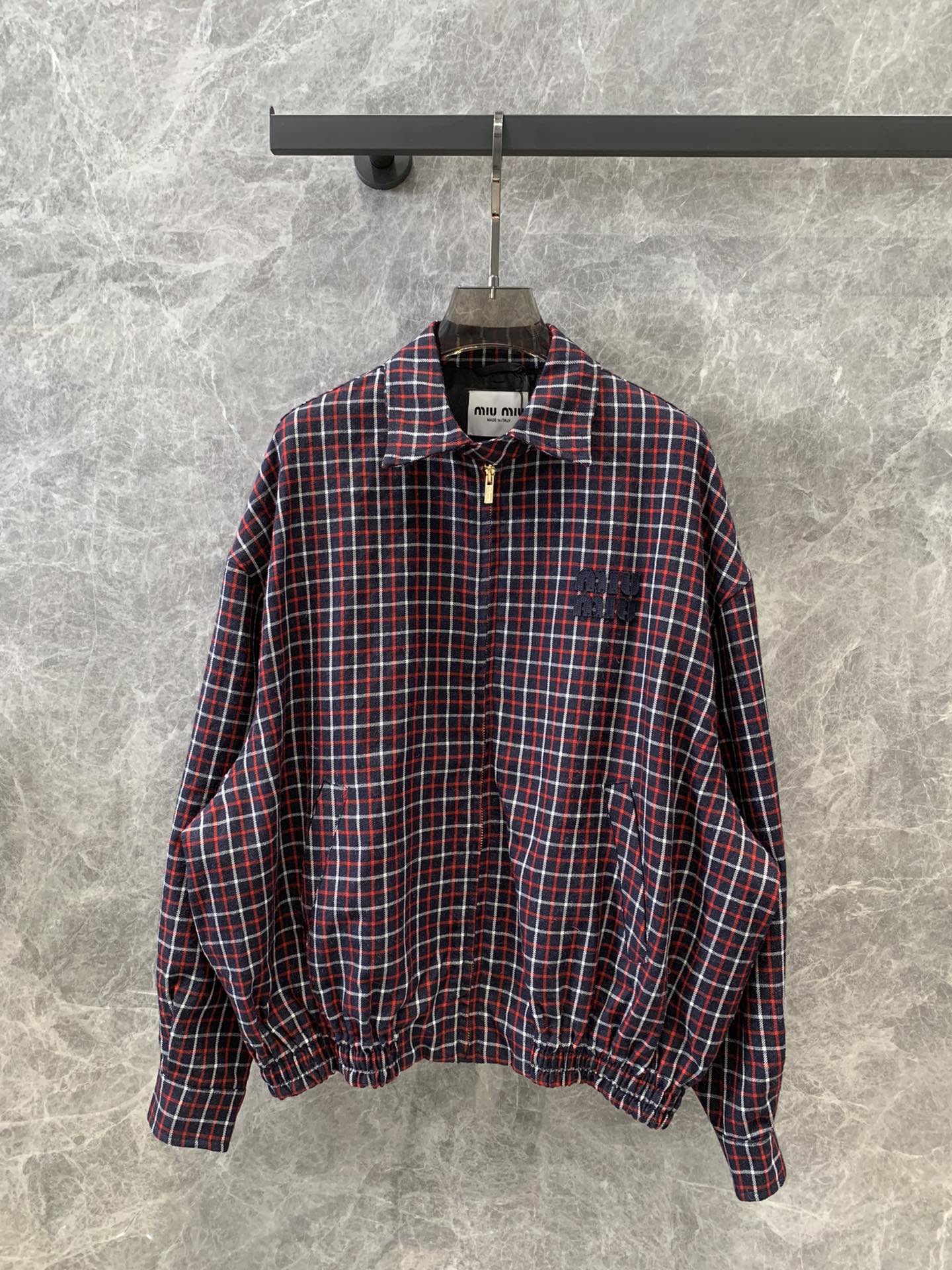 穆M家-2404 24早春新品羊毛格紋字母微標翻領拉鍊夾克外套