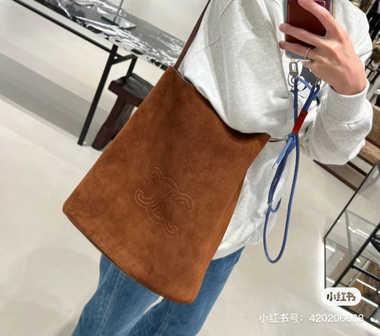 賽c家-Celine 經典標誌 麂皮水桶包 棕色