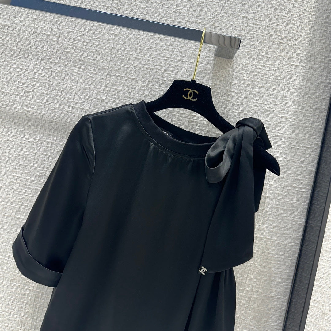 小香家-2404 24s春夏新品蝴蝶結繫帶圓領單袖小上衣 黑色