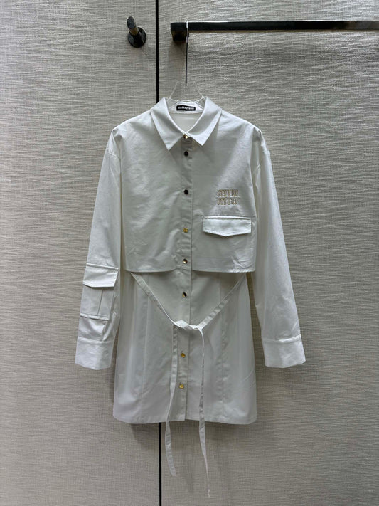 穆Ｍ家-2404 翻領刺繡字母logo工裝洋裝