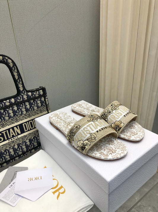 迪D家-2024花刺繡 拖鞋 咖啡色