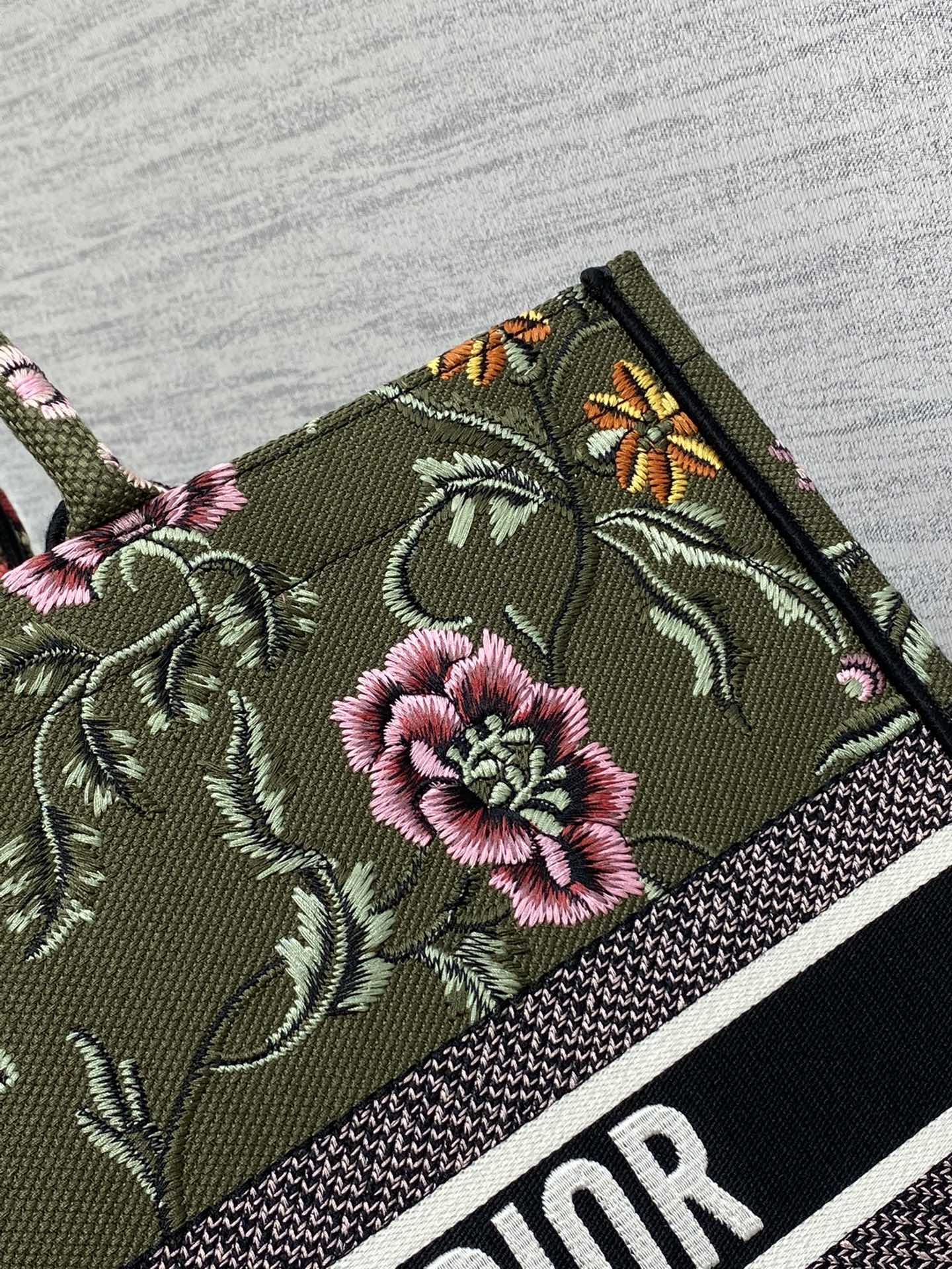 迪D家 Book Tote 刺繡字母軍綠花 大號41.5cm