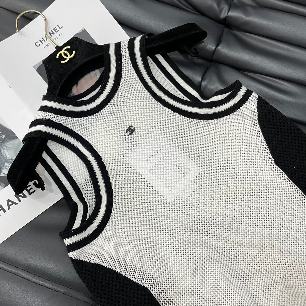 小香家-2403 24新品上架挖肩鏤空背心 白色