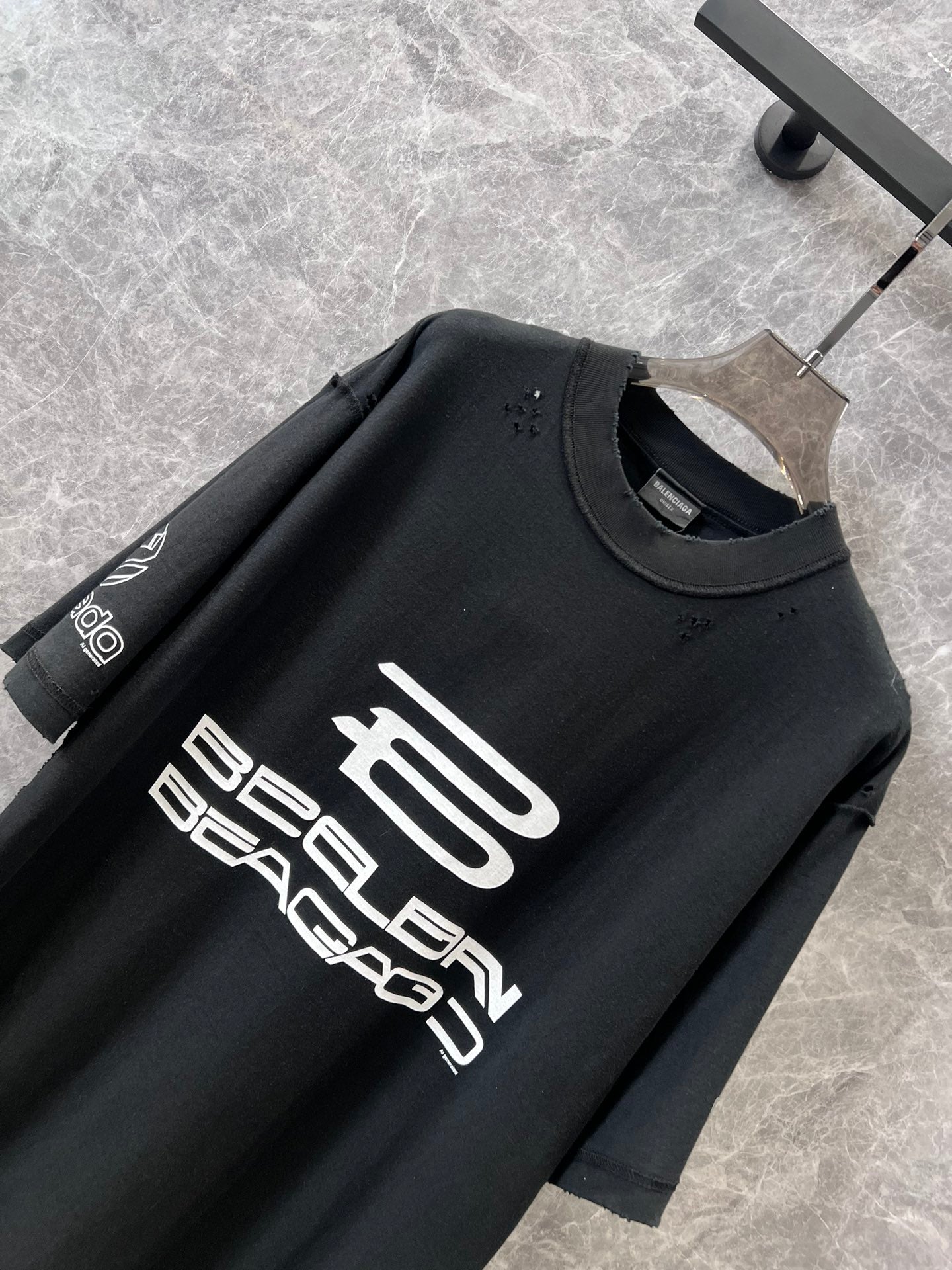 巴黎世-2404 24Ss春夏新款Ai合成印花字母短袖圓領TEE 黑色