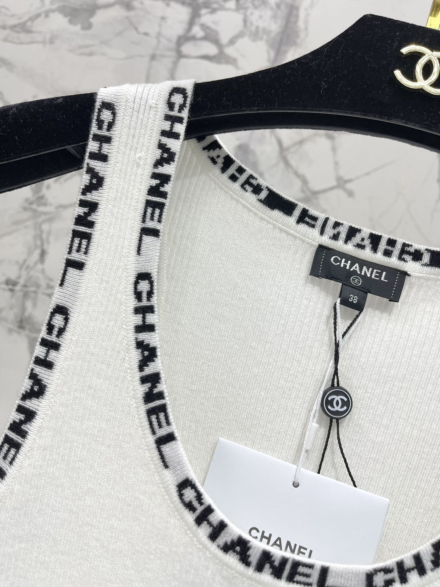 小香家-2403 24夏季新款金屬扣字母刺繡時髦休閒針織吊帶 白色