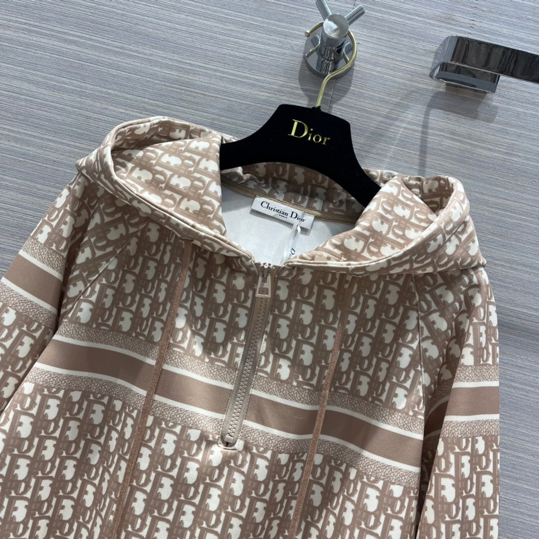 迪D家-2403 24早春新品滿幅字母老花運動風套裝 棕色