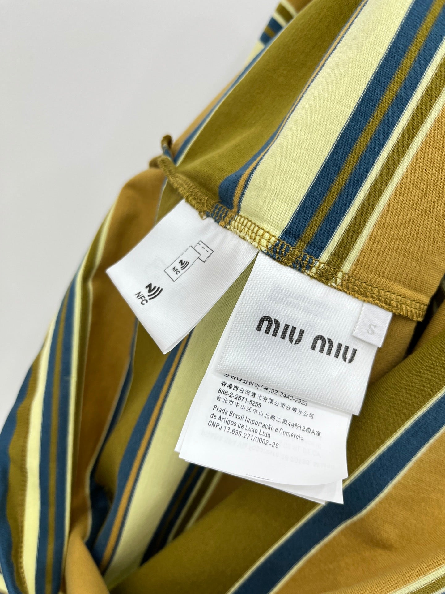 穆Ｍ家-2404 撞擊色貼布刺繡標長袖條紋T 綠色