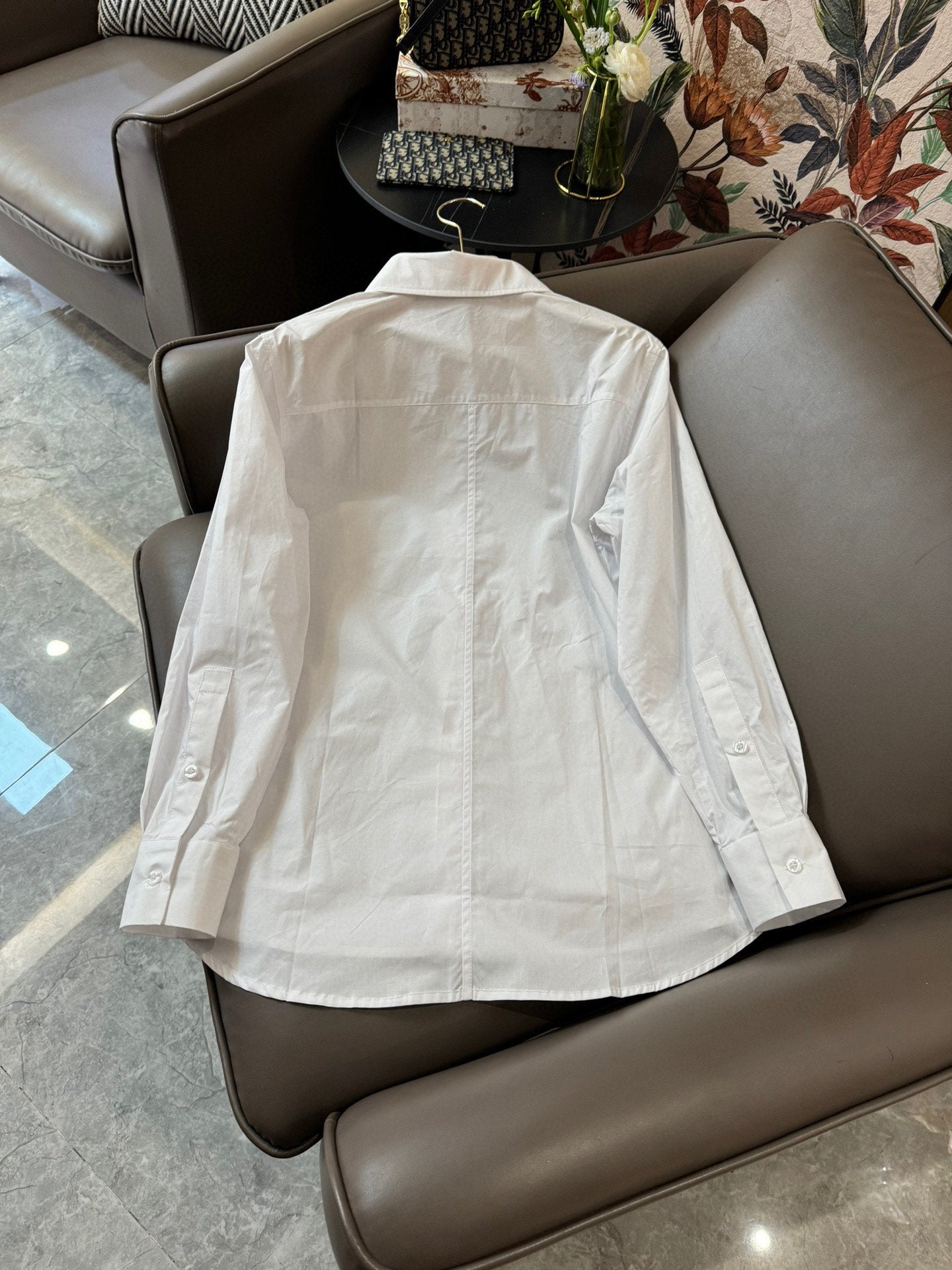 迪D家-2403 24SS小蜜蜂繡花棉料長袖襯衫 白色