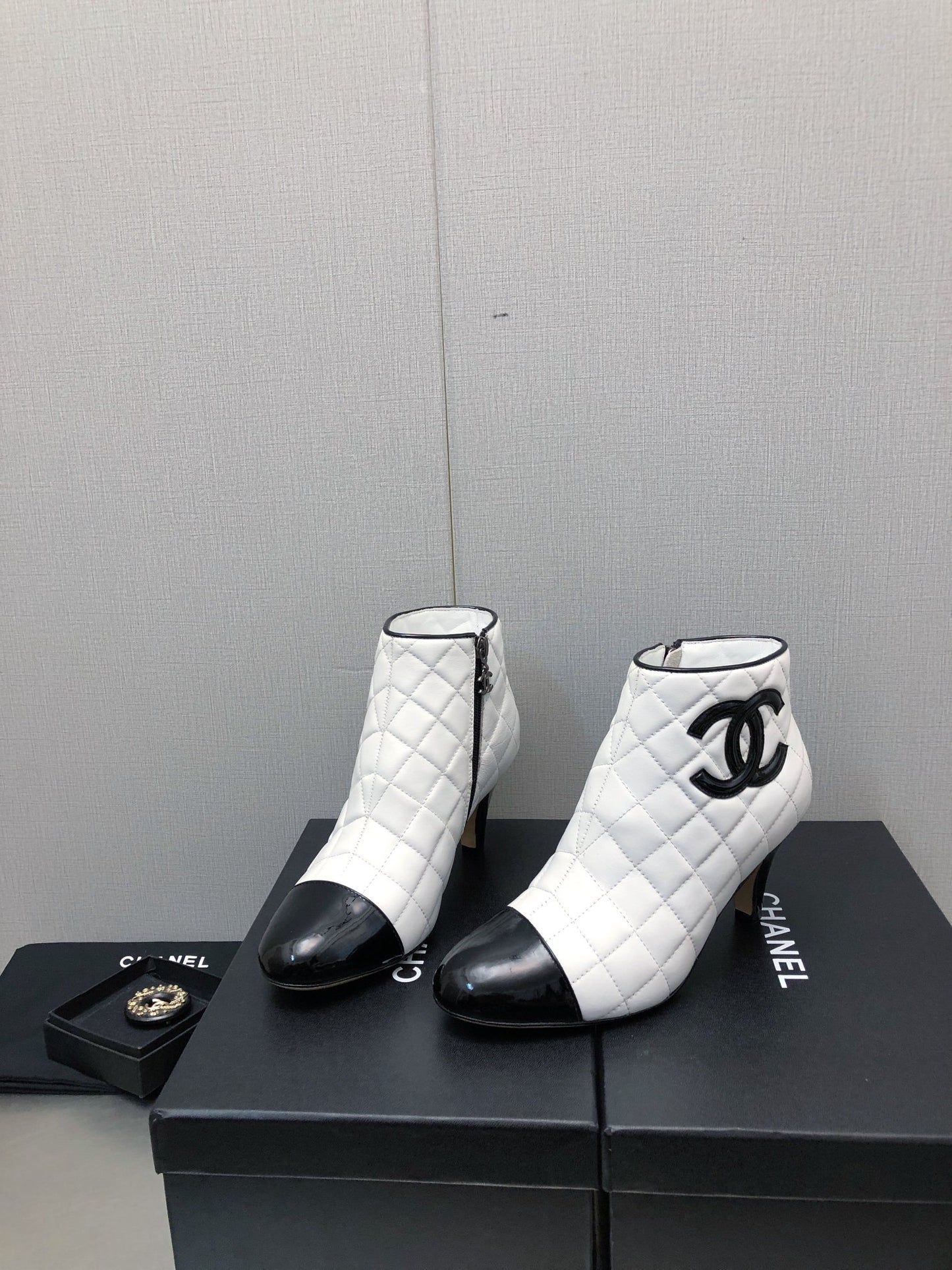 小香家-2023秋冬新款 圓頭粗跟短靴 7CM 白色
