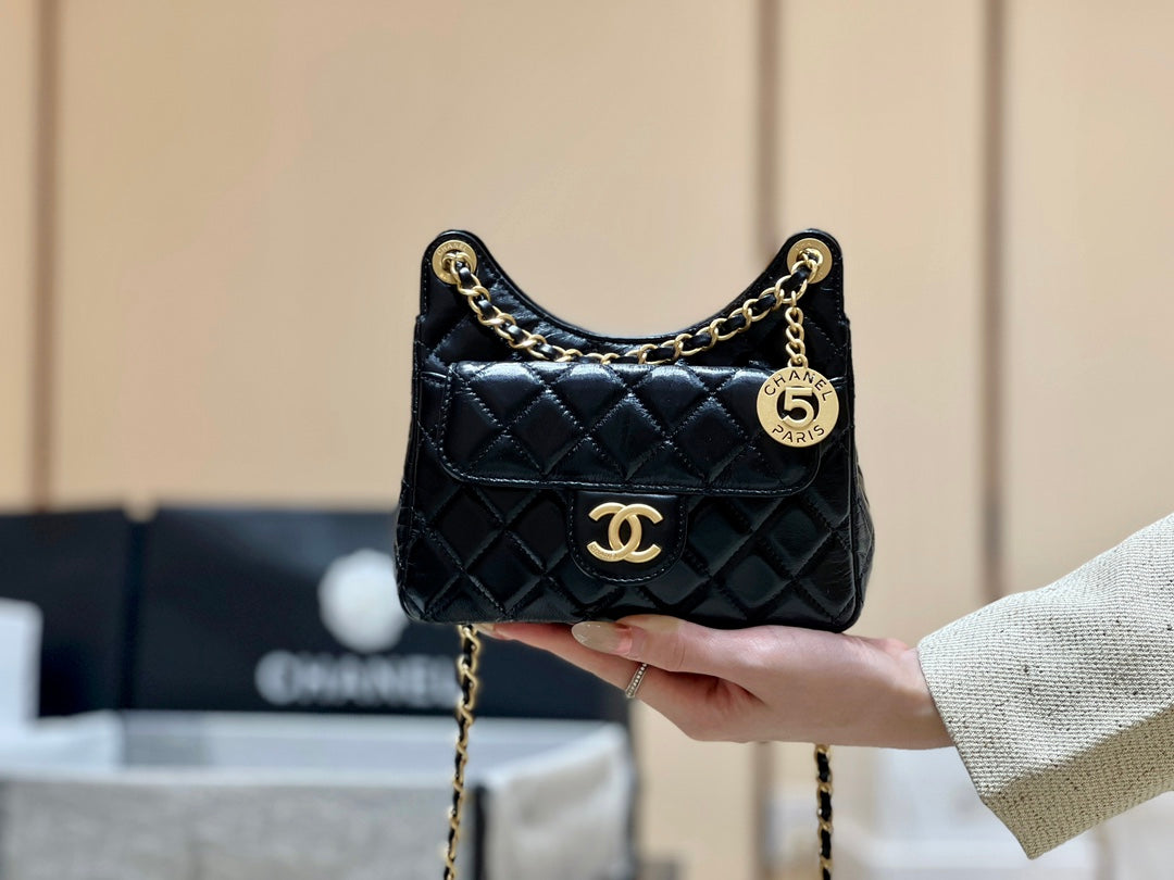 小香家-Chanel Hobo 23c早春款 油蠟皮黑色 小號