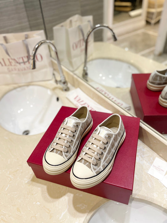 范倫V-低筒帆布鞋 休閒鞋 男女同款 杏色