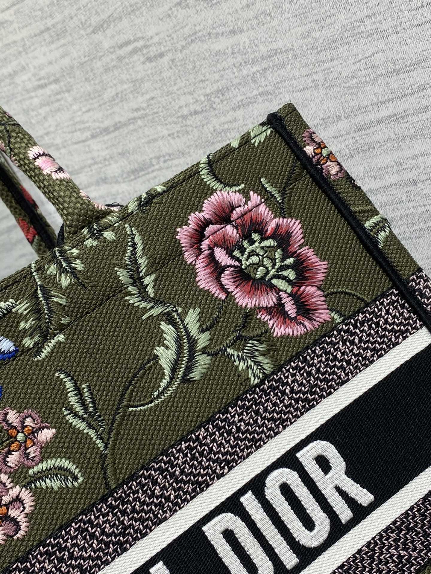 迪D家 Book Tote 刺繡字母軍綠花 中號36.5cm