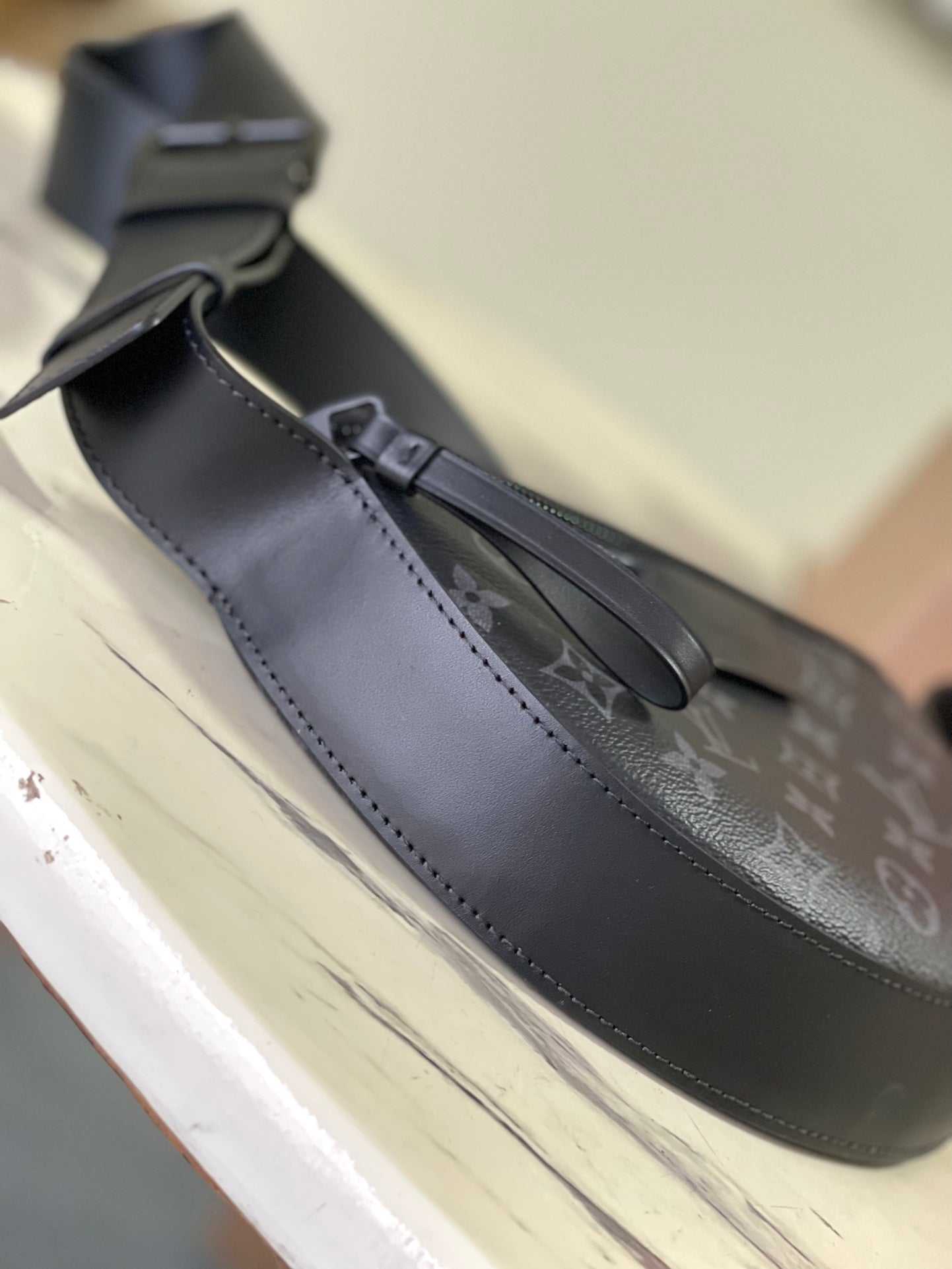 M23835 路L家-LV Moon Crossbodfy斜背包 黑色男款