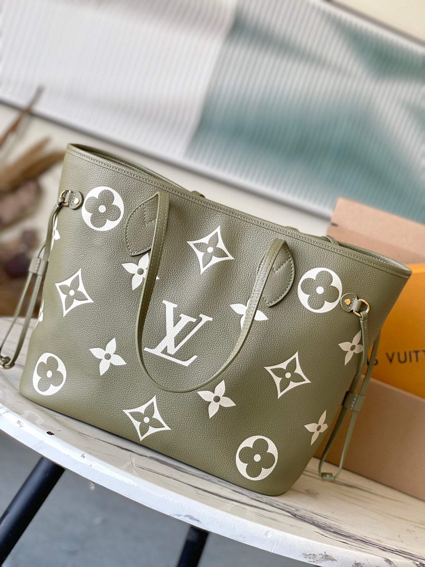 M46649 路L家-Neverfull MM 手提包 牛油果綠