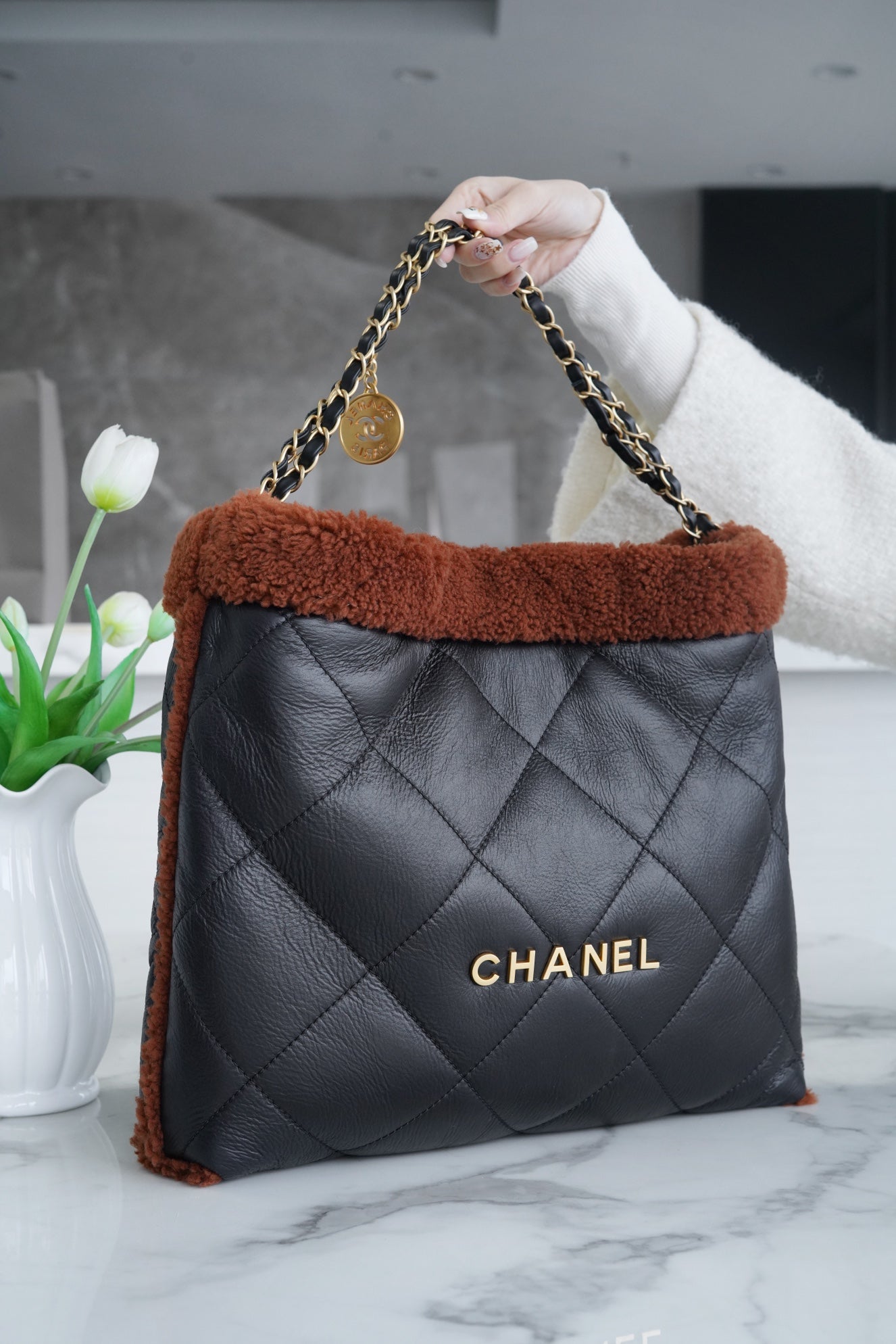 小香家-Chanel 22號手袋 羊羔毛款 黑棕色